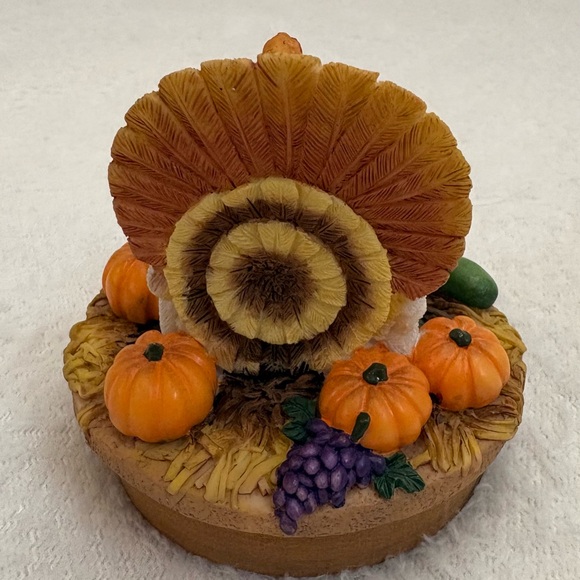 Creamy Vanilla Village Candle with Yankee Candle Turkey Lid - Picture 10 of 10
